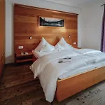 Отель Goldener Berg