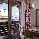 Hotel Goldener Berg 4*