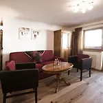 Goldener Berg Отель Лех