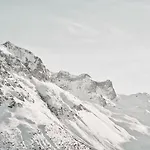 Hotel Goldener Berg Lech
