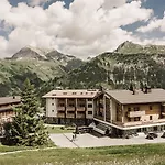 Отель Goldener Berg