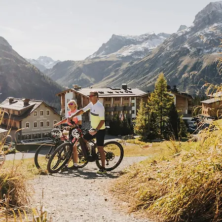 Отель Goldener Berg