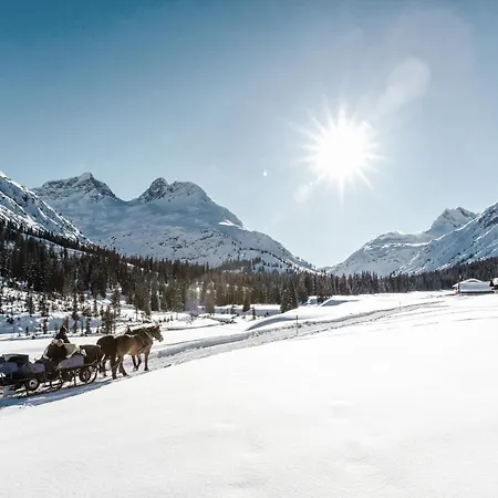 Отель Goldener Berg Лех
