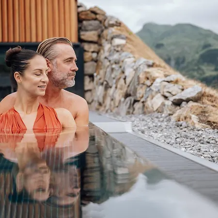 Отель Goldener Berg