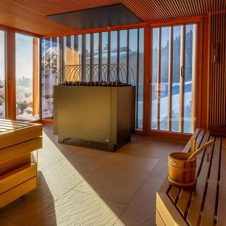 Hotel Goldener Berg 4*