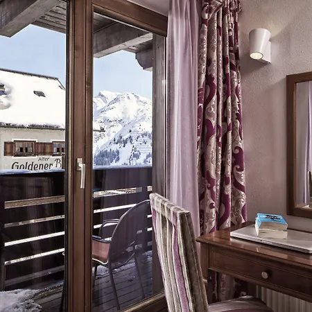 Hotel Goldener Berg 4*