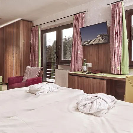 Goldener Berg Отель 4*