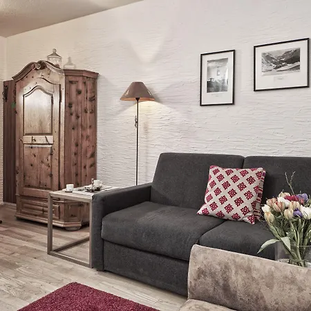 Отель Goldener Berg