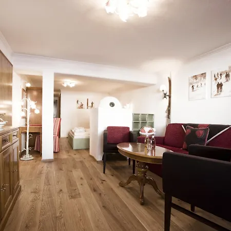 Goldener Berg Hotel Lech