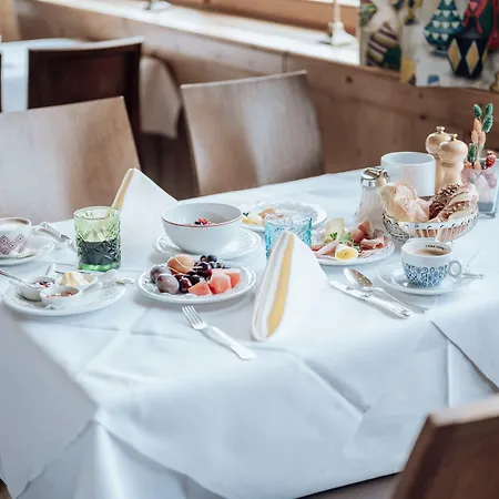 Hotel Goldener Berg 4*