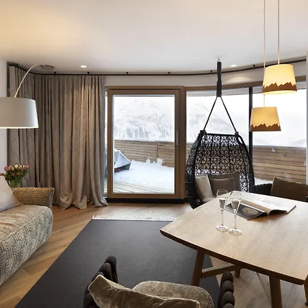 Отель Goldener Berg 4*