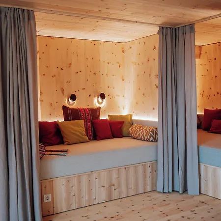 Отель Goldener Berg Лех