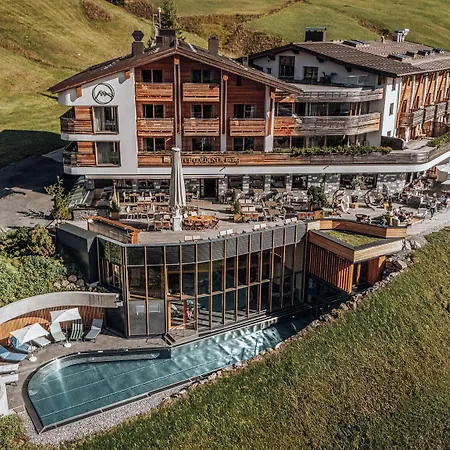 Goldener Berg Hotel 4*