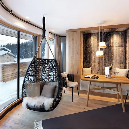 Hotel Goldener Berg 4*