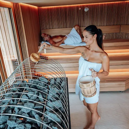 酒店 戈尔登博格酒店 4*